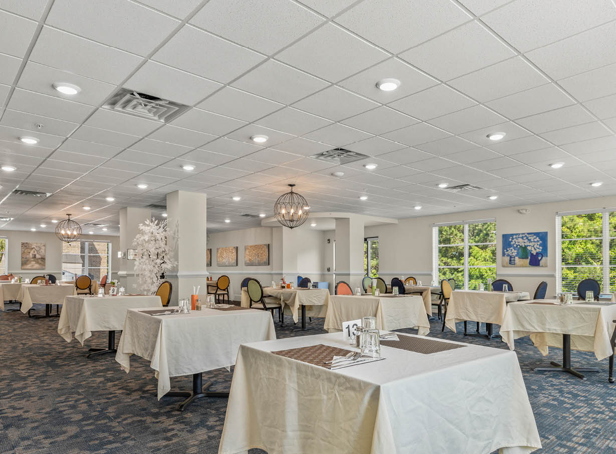 The Addison of Gwinnett Park dining room has many tables and chairs for seniors to enjoy meals throughout the day