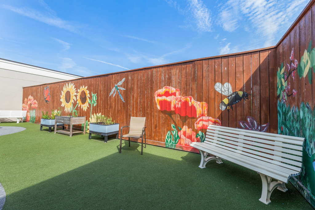 The Addison of Gwinnett Park_Interior_Backyard_02_Art Mural