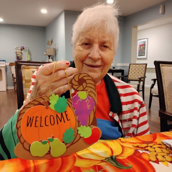 Georgetowne resident creating Thanksgiving craft