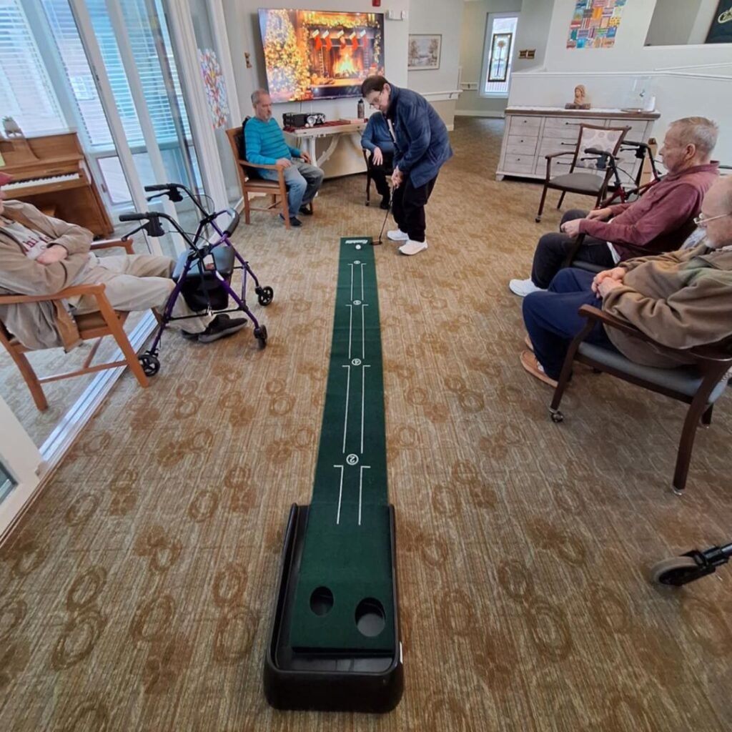Rose Arbor Magnolia Trail residents participating in the golf tournament