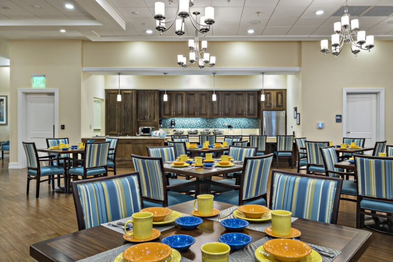 Dining room at Magnolia Trails at East Lake senior living community in Tarpon Springs, FL.