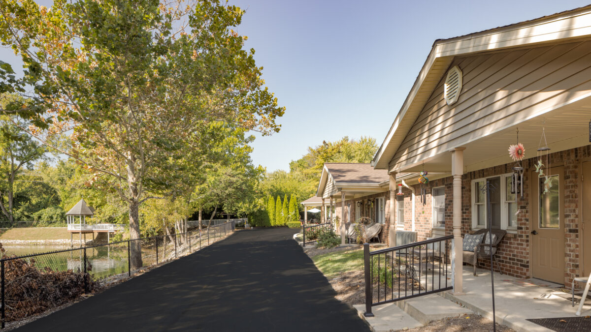 Country Charm Exterior Lake 01