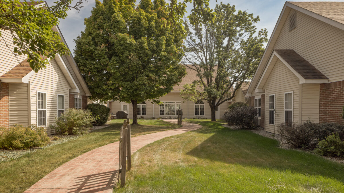 Keystone Woods Exterior Walkway 01