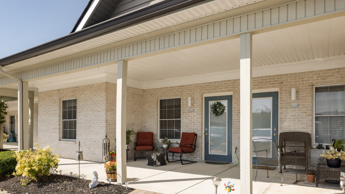 The Oaks at Plainfield Exterior Patio 01