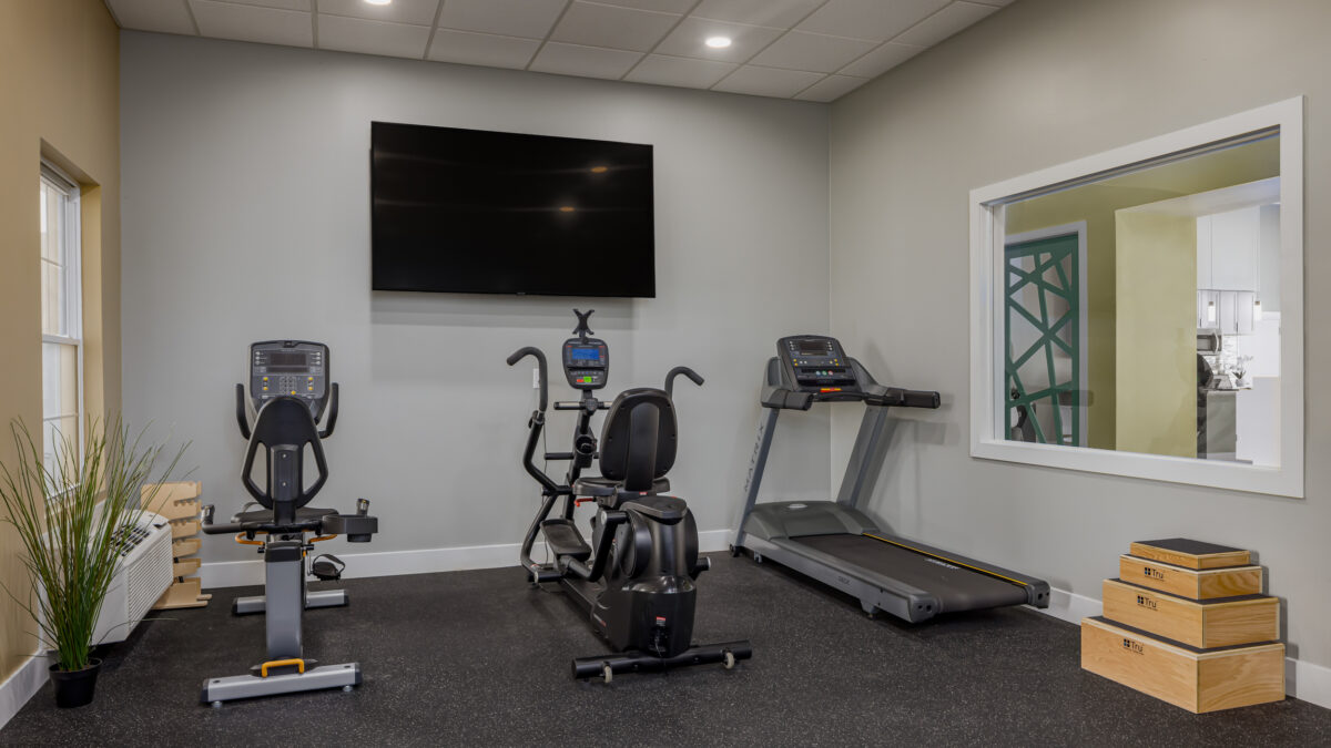 The Oaks at Plainfield Interior Fitness Gym 01