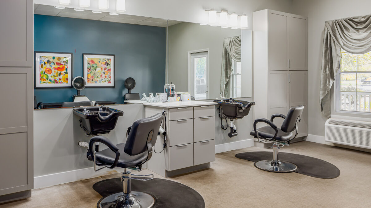 The Oaks at Plainfield Interior Salon 01