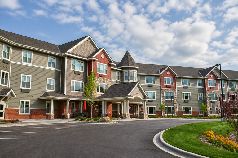 The Shores of Lake Phalen Exterior Front 01