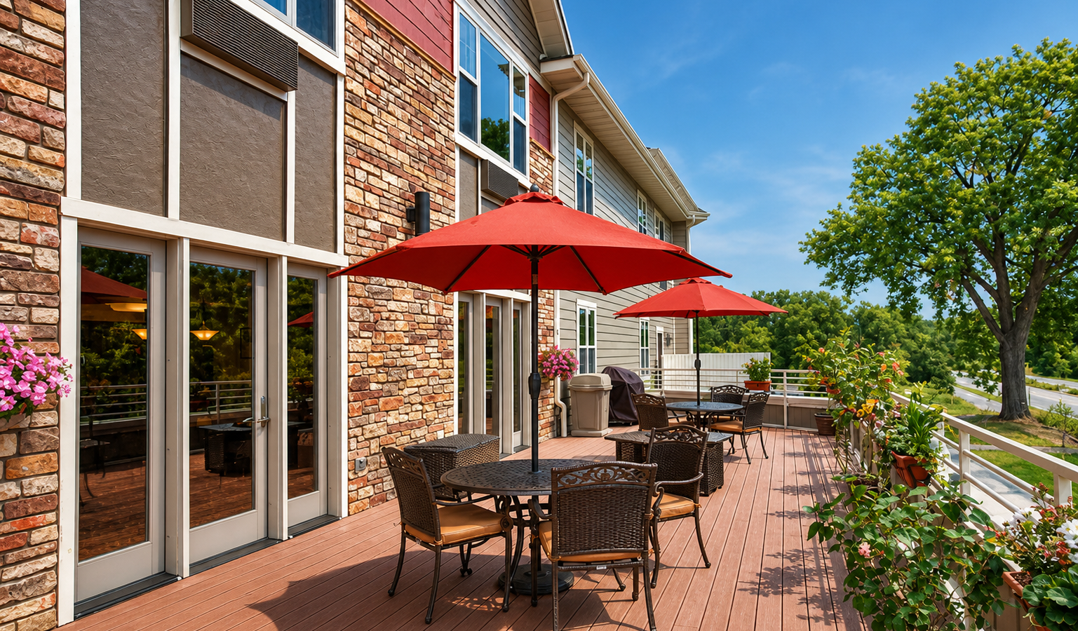 The Shores of Lake Phalen Exterior Patio 01