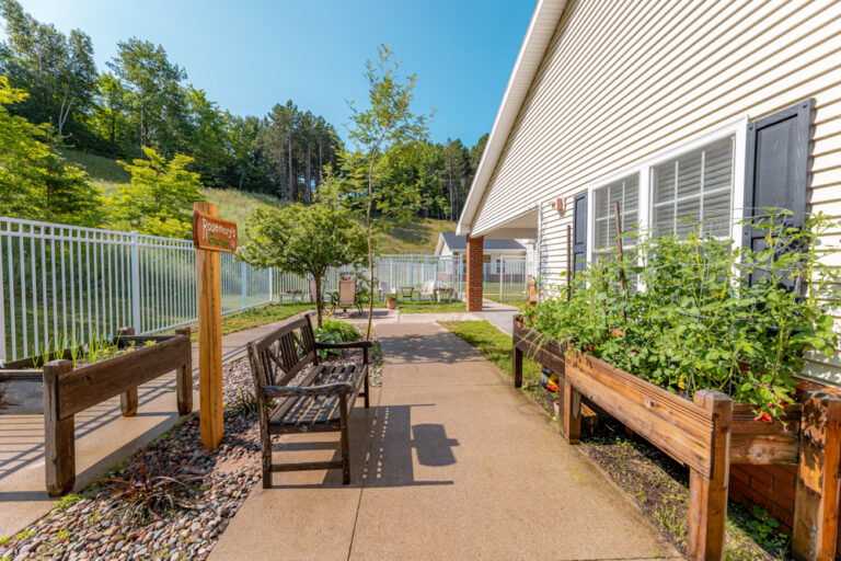 Brookridge Heights Exterior Garden 01