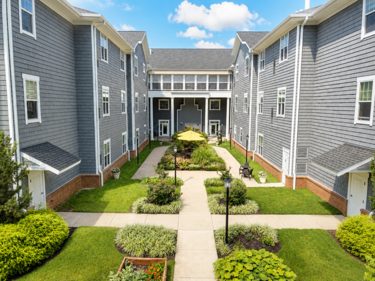 Symphony Manor Exterior Courtyard 01 2