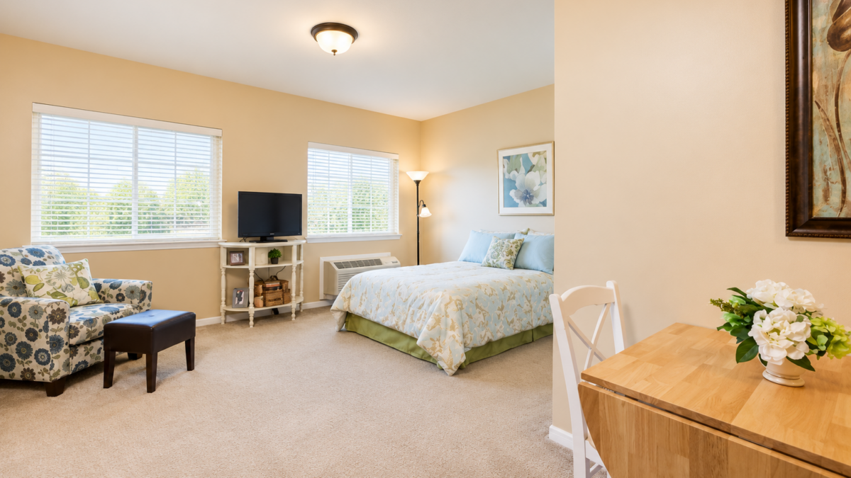 Cedar Lake Apartment 01 2