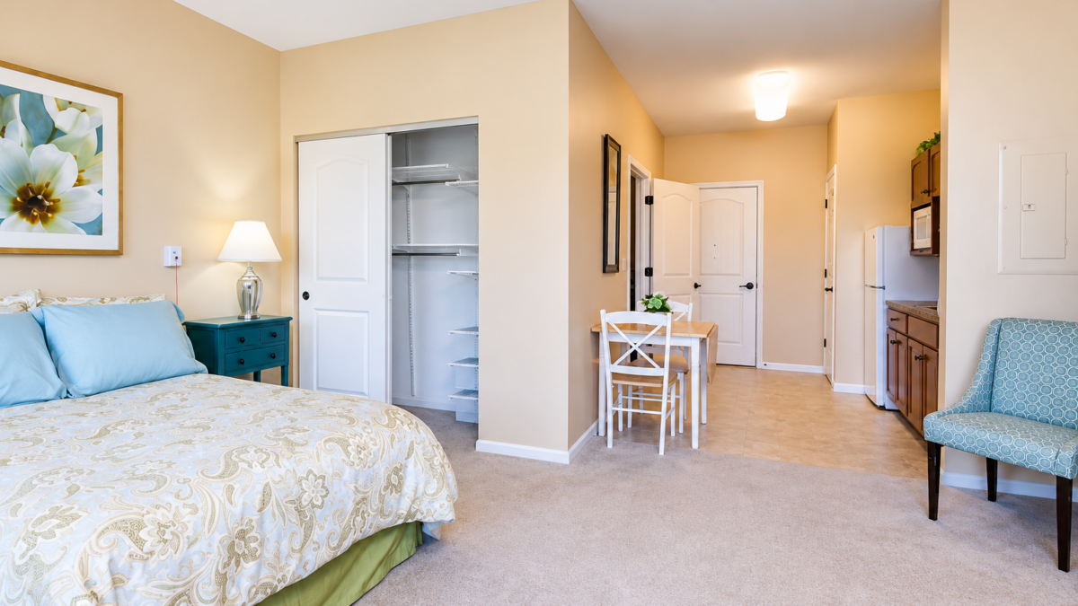 Cedar Lake Apartment 04 2