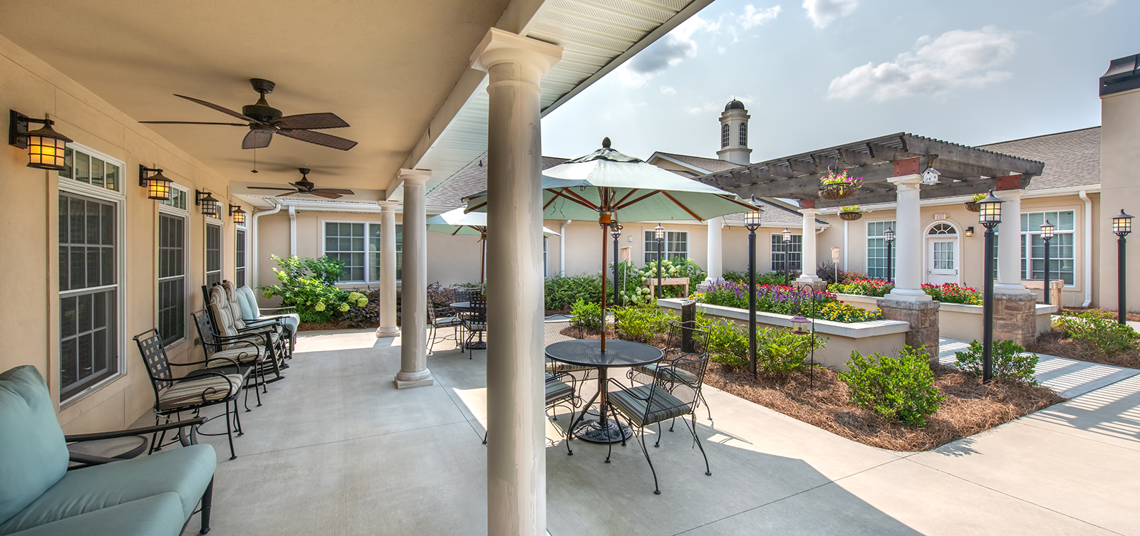 The Addison of Grayson Exterior Court Yard 02