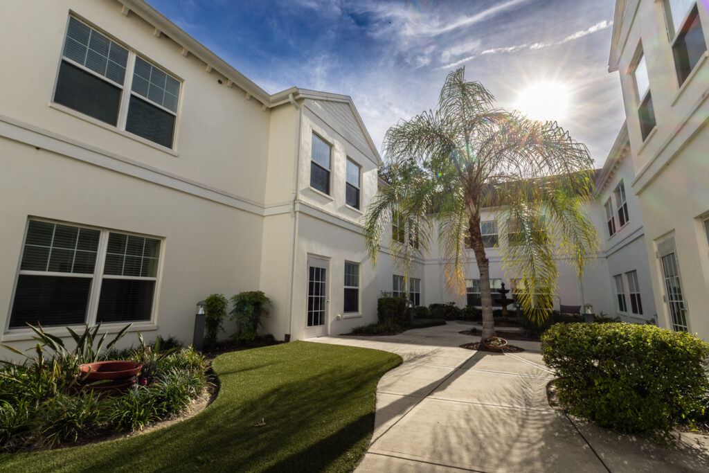 The Ashton of Wildwood Exterior Coutyard 01